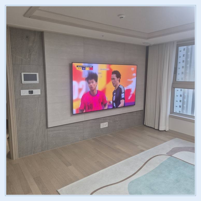 TV 벽걸이 설치 참고 - 침실 쪽 TV 화면과 주변 가구 간격